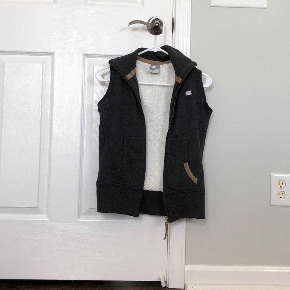 Nike vest